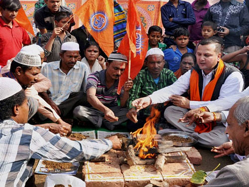 Some Hindutva outfits facilitated a 'forced conversion' of about 100 people, mostly Muslim slum dwellers, through a ritual on December 8 in Agra, Uttar Pradesh. PTI file photo