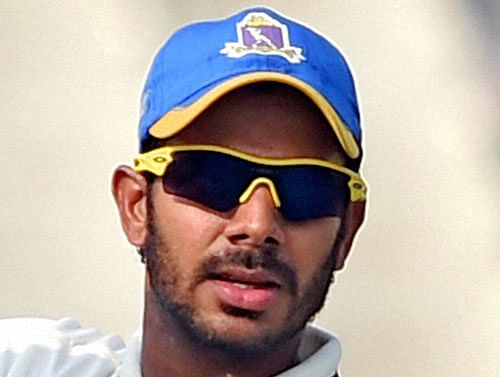 Bengal's premier batsman Manoj Tiwary, who is one of India's 30 probables for the World Cup, had a close shave after being hit by an Abhimanyu Mithun rising delivery on the final day of his team's Ranji Trophy cricket match against Karnataka at the Eden Gardens today. File PTI Image