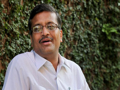 IAS officer Ashok Khemka has sought registration of an FIR after an RTI filed by him found that two pages of a file pertaining to the controversial DLF-Robert Vadra deal