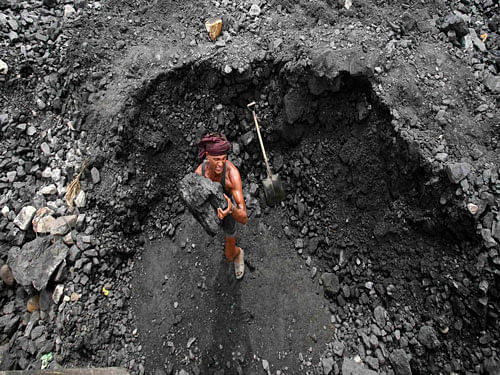 A month after a special court refused to accept CBI's closure report and directed it to further investigate a coal scam case allegedly involving Rajya Sabha MP Vijay Darda and others, the agency today furnished a progress report of its ongoing probe. Photo: Reuters (File)
