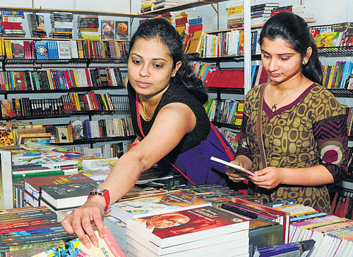 Visitors browse through books at the 11th Bengaluru Book Festival-2014 organised by the Bengaluru Book Sellers' and Publishers' Association at the Elaan Convention Centre in the City on Friday. DH PHOTO