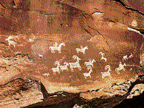 The Chauvet cave in southern France will soon be welcoming visitors eager to examine drawings on the cave's walls that date back to prehistoric times and are considered the oldest in the world, comparable only to art rock drawings in the magnificent caves of Lascaux in France and Altamira in Spain.