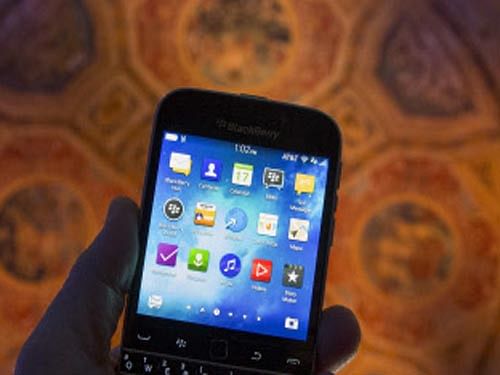 Boeing and BlackBerry are reportedly developing a smartphone that will self-destruct itself if someone tempers with the device. Reuters file photo for representational purpose only