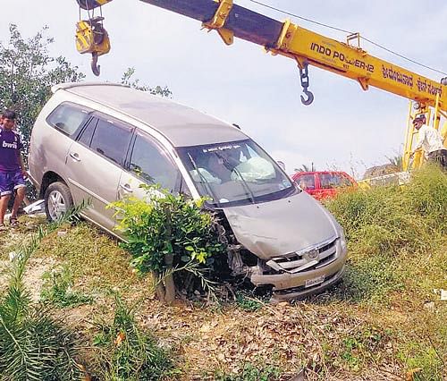 Actor Anant Nag had a miraculous escape when the Toyota Innova car in which he was travelling collided with another vehicle and jumped the median near Bidadi on Thursday. DH Photo