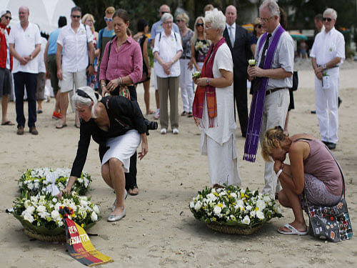 Relatives of victims of the Asian tsunami lay white roses on the beach during a commemoration and religious ceremony. People along Tamil Nadu's coastal districts affected by the 2004 tsunami paid tearful homage to the thousands who were swallowed by the killer wave on this day 10 years ago. AP photo