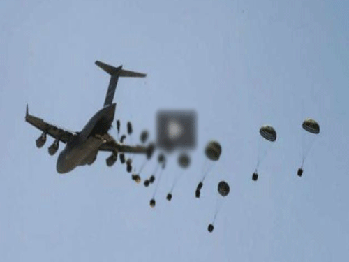 Volunteer forces in Iraq fighting against the Islamic State (IS) terrorists said US military aircraft dropped weapons in areas held by the terrorist group, Press TV reported Saturday.Screen Grab