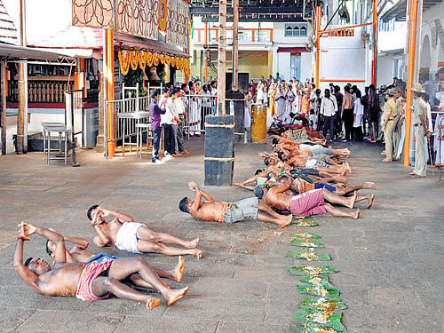 ritual: Devotees perform Ede Snana at Kukke Subramanya temple on Saturday. DH Photo