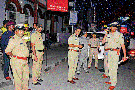 Additional Commissioner (Law & Order) Alok Kumar (C) and other police officers inspect safety preparedness for New Year Eve celebrations at Brigade road junction near Church Street in Bengaluru on Tuesday. DH Photo/ S K Dinesh