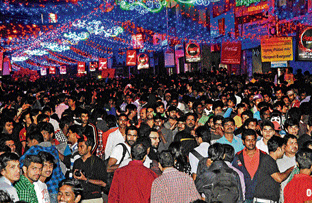 MG Road and Church street, the City's preferred spots for New Year revelry, wore a dull look on Wednesday, with heightened security following Sunday's low-intensity blast. DH photo