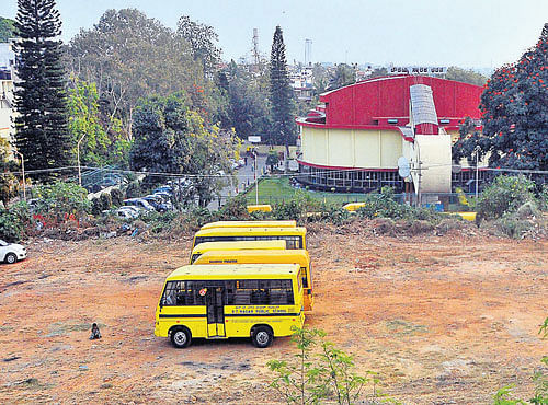 Proposed site: The BBMP Council has passed a resolution to grant this site near Chowdiah Memorial Hall in Bengaluru, for an annual rent of Rs 1,000, to the JD(S) for its office. The grant will now have to be approved by the government. dh photo