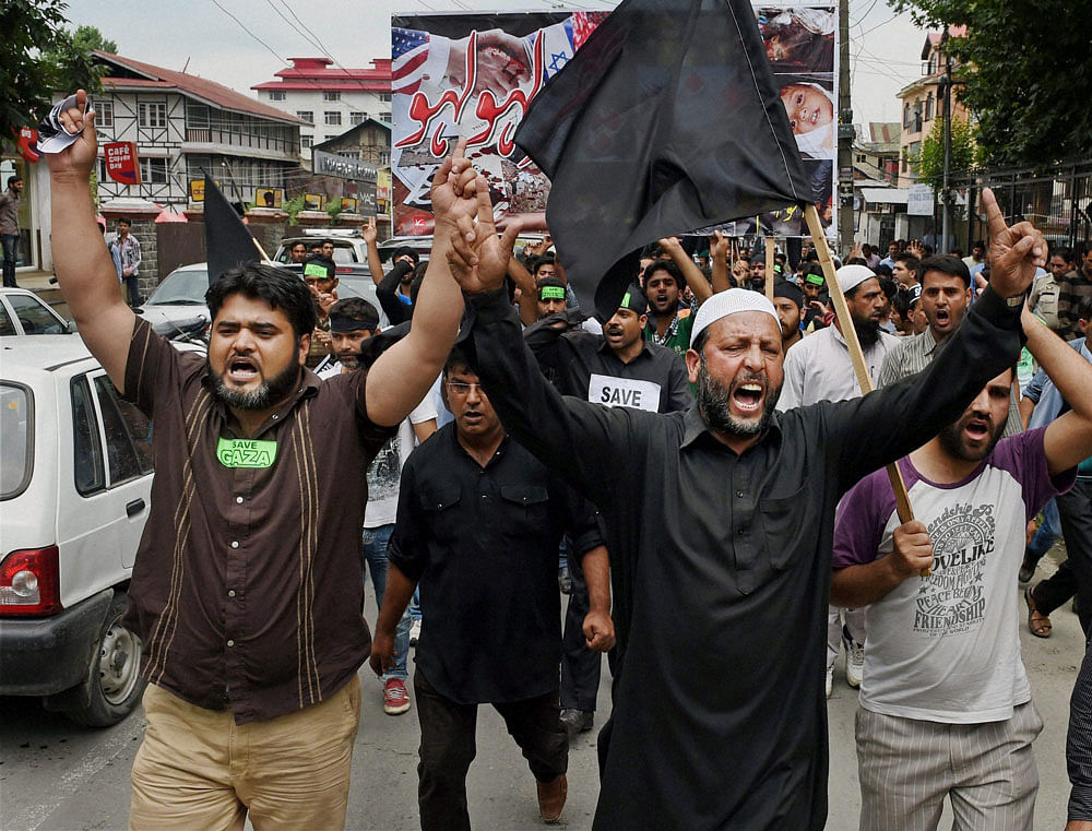 Majlis-e-Ittehadul Muslimeen (MIM) will launch an agitation against Maharashtra government's decision to scrap job reservations for Muslims. PTI file photo
