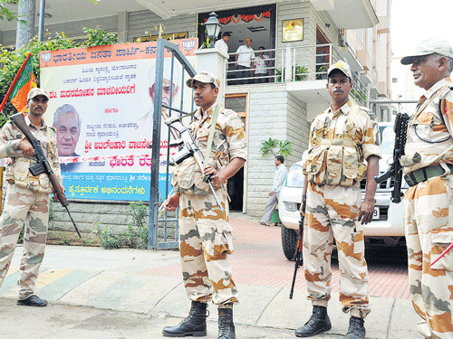 Heavy security deployed at the State BJP Office ahead of the BJP national president Amit Shah's  visit to  Bengaluru on Friday. DH PHOTO