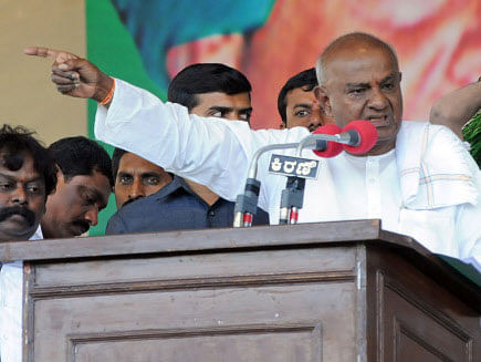 Former prime minister H D Deve Gowda alleged, the number of farmers suicide has increased in the country after BJP came to power at the Centre. DH file photo