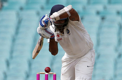 India's Murali Vijay leaves a delivery from Australia's Mtchel Starc during the fifth day's play in the fourth test at the Sydney Cricket Ground. Photo: Reuters