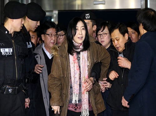 Seoul to deport author for 'praising' N. Korea