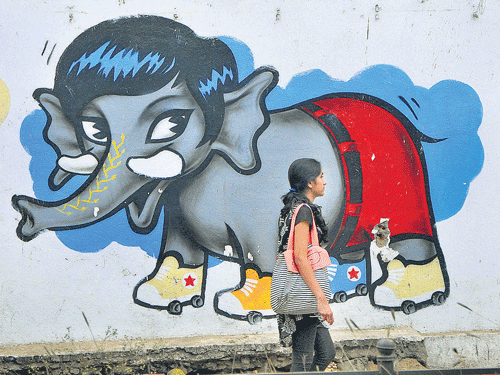 creative The artwork on a wall on Palace Cross Road. dh photos by bk janardhan