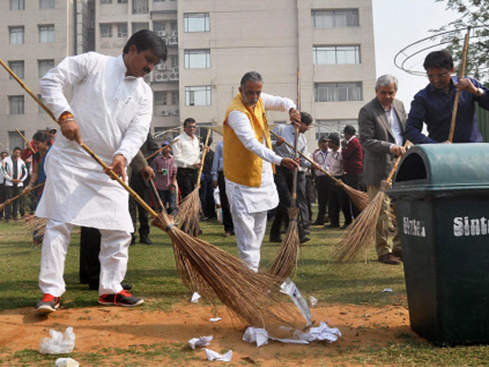 In a bid to boost the Clean India drive in urban areas, the United States Agency for International Development (USAID) and the Bill and Melinda Gates Foundation (BMGF) will provide help in technology transfer, technical support, sharing of best sanitation practices and implementation and monitoring. PTI file photo
