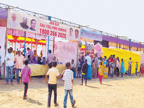 A&#8200;BJP stall at the International Kite Festival in Belagavi on Sunday. DH PHOTO