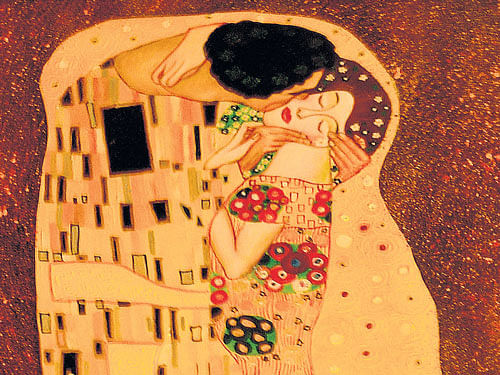 Square; Gustav Klimt's 'The Kiss'