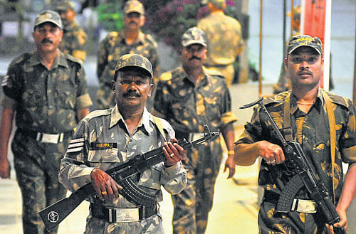 Security has been beefed up in and around MG Road in the run up to Republic day celebrations. DH&#8200;photo/ B K Janardhan