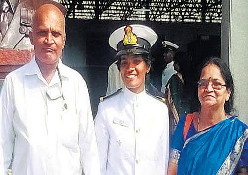 An autorickshaw driver's daughter from Bengaluru will on Monday have the rare honour of saluting President Pranab Mukherjee, the supreme commander of the armed forces, on Rajpath during the Republic Day parade