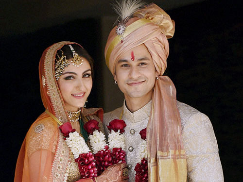 Actress Soha Ali Khan and Kunal Kemmu exchanged vows Sunday here. The wedding took place at their Khar residence in the presence of a registrar and family members like brother Saif Ali Khan, sister-in-law Kareena Kapoor and mother Sharmila Tagore.PTI Photo