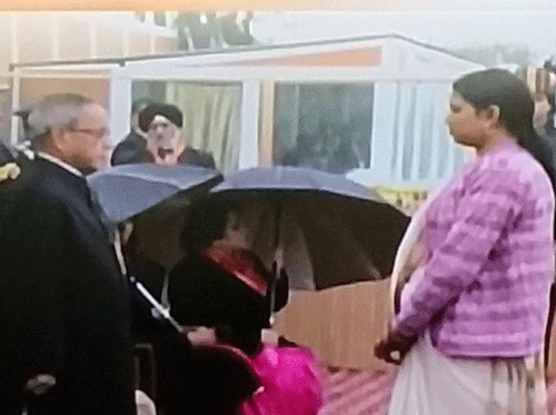 poignant moment there as the Ashok Chakras are awarded posthumously pic.twitter.com/jvUzyHyDu8