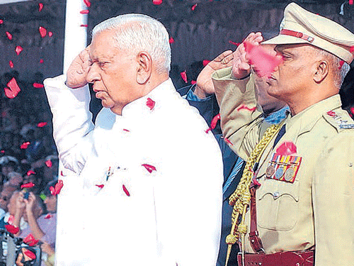 Governor Vajubhai Vala salutes after unfurling the National Flag. dh photos/srikanta sharma