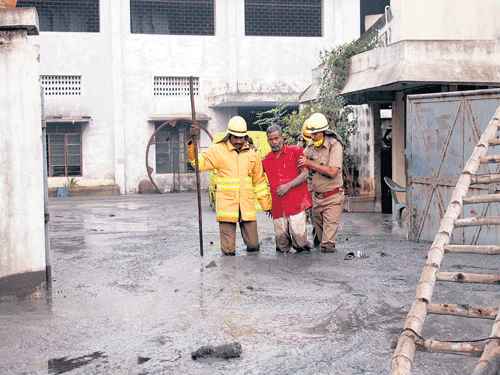 Fire service personnel rescue the lone survivor of the mishap from the leather factory at Ranipet in the Vellore district of Tamil Nadu on Saturday. DH photo