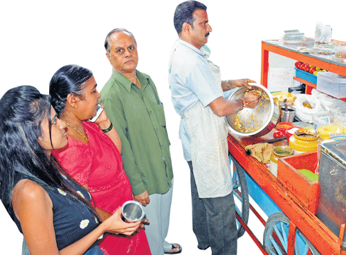 Tasty: Jayanna dishing out 'bhel' to his customers. Dh photo by sk dinesh