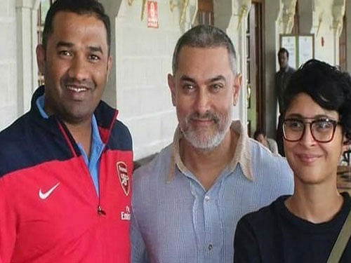 After garnering accolades for playing an alien in 'PK', Aamir Khan is now all geared up to play the character of a wrestle in his upcoming film 'Dangal'. Screen grab