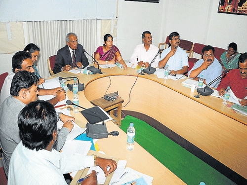 Backward Classes Commission Chairman Kantharaj addresses a meeting of officials at DC's office, in Mysuru, on Thursday. DH Photo