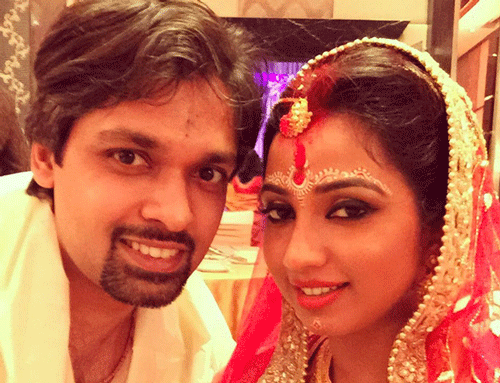 Singer Shreya Ghoshal has married childhood sweetheart Shiladitya in an intimate wedding. Photo: Twitter