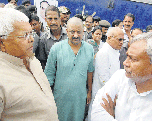A section of RJD MLAs in Bihar are in disagreement with party chief Lalu Prasad's decision to back Nitish Kumar to re-assume chief ministership and are rooting for the beleagured Chief Minister Jitan Ram Manjhi.PTI File photo
