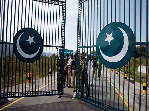 Two days after the police seized a large quantity of drugs from a truck travelling from Muzaffarabad in Pakistan-occupied Kashmir to this side as part of cross Line of Control   trade, the deadlock continued on Sunday. PTI file photo