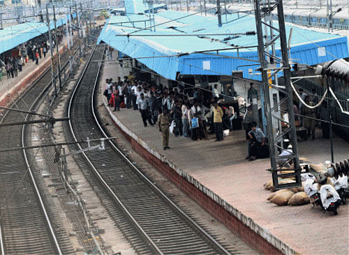 Focusing on ensuring cleanliness at railway stations, West Central Railway here caught 432 persons for littering and imposed a fine of Rs 43,200 of them under a drive.PTI File photo