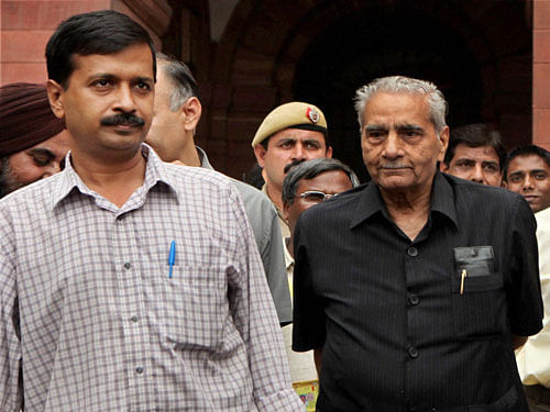 Shanti Bhushan attacked Kejriwal yet again, accusing him of accepting tainted money and giving tickets to candidates.PTI File Photo