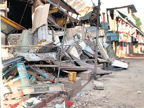 The BCC&#8200;shopping complex on Shivaji Road, Belagavi, which collapsed on Thursday. DH photo