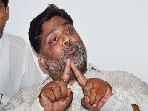 Deviating from party line, RJD MP Rajesh Ranjan alias Pappu Yadav today appealed to party President Lalu Prasad not to support Nitish Kumar on the issue of removal of Jitan Ram Manjhi.PTI File photo