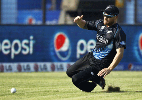 A commendable bowling performance set up New Zealand's three wicket victory against Scotland in a cricket World Cup Pool A match here Tuesday.