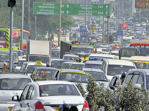 bumper-t0-bumper: Ballari Road was chock-a-block with vehicles on the second day of Aero India 2015 on Thursday. dh Photo