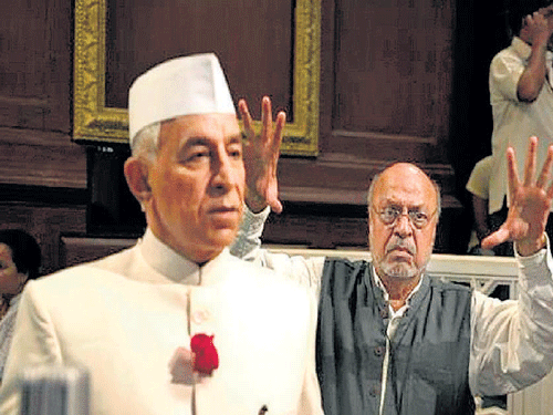 dramatic Dalip Tahil (left) and Shyam Benegal during the filming of 'Samvidhaan'.