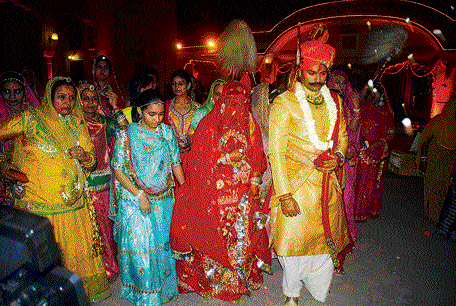 Padmini Rathore, daughter of Thakur Man Singh of Kanota royal family in Jaipur, tied nuptial knot with Karni Singh Sodha scion of the only Hindu royal family in Pakistan.
