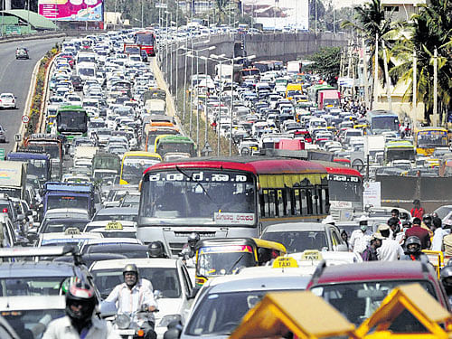 chock-a-block: Traffic moved at a glacial pace as weekenders headed to the Aero India show at the Yelahanka airbase in Bengaluru on Saturday. DH PHOTO/Kishor Kumar Bolar