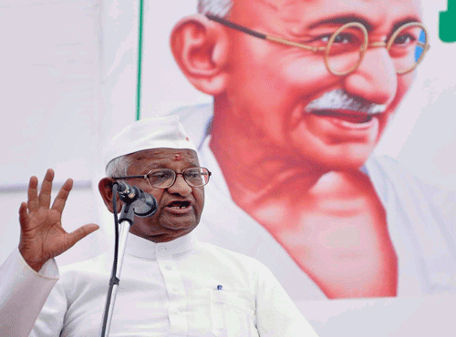 Veteran social activist Anna Hazare and Delhi Chief Minister Arvind Kejriwal will meet in Delhi tonight in the backdrop of the agitation against the Land ordinance. PTI photo