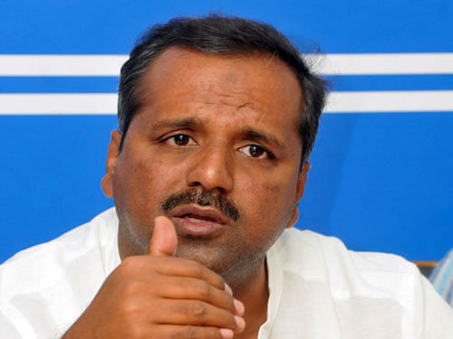 Karnataka Health Minister and local MLA U T Khader escaped unhurt when his car fell into a 15-feet deep gorge in the wee hours.DH File Photo