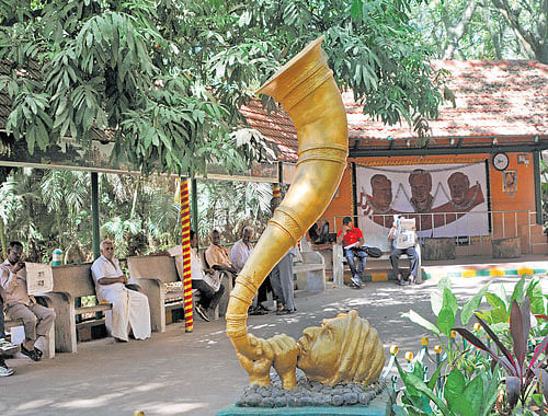 UNIQUE:  A statue of the bugle man and (right) visitors at the park. DH PHOTOS BY SK DINESH