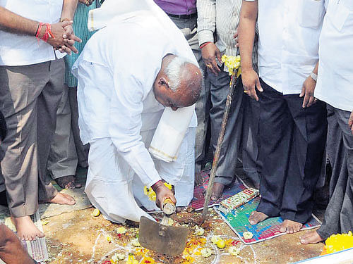 JD(S) national president H D Deve Gowda performs the groundbreaking ceremony for the newparty head office in Bengaluru on Monday. DH PHOTO