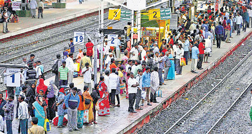 There is some good news for hundreds of passengers at the Bengaluru City railway station, as the South Western Railways (SWR) is all set to add more escalators and lifts for the convenience of the passengers. Also, the Yeshwantpur railway station will get similar facilities soon. DH file photo