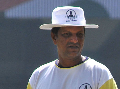 Tamil Nadu coach Woorkeri V Raman does not view either defending champions Karnataka or his team as favourites when they cross swords in the five-day Ranji Trophy final commencing at the Wankhede Stadium on March 8. DH file photo